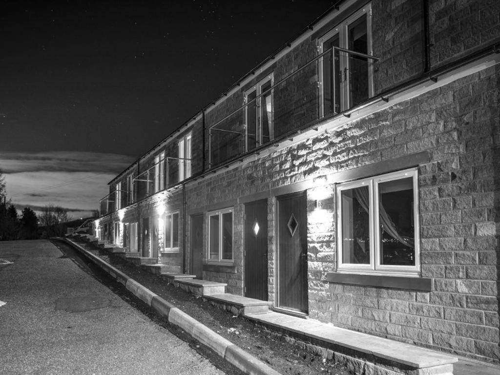 The New Hobbit Hotel Rooms Halifax Exterior photo