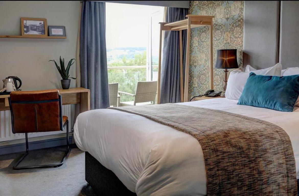 The New Hobbit Hotel Rooms Halifax Exterior photo