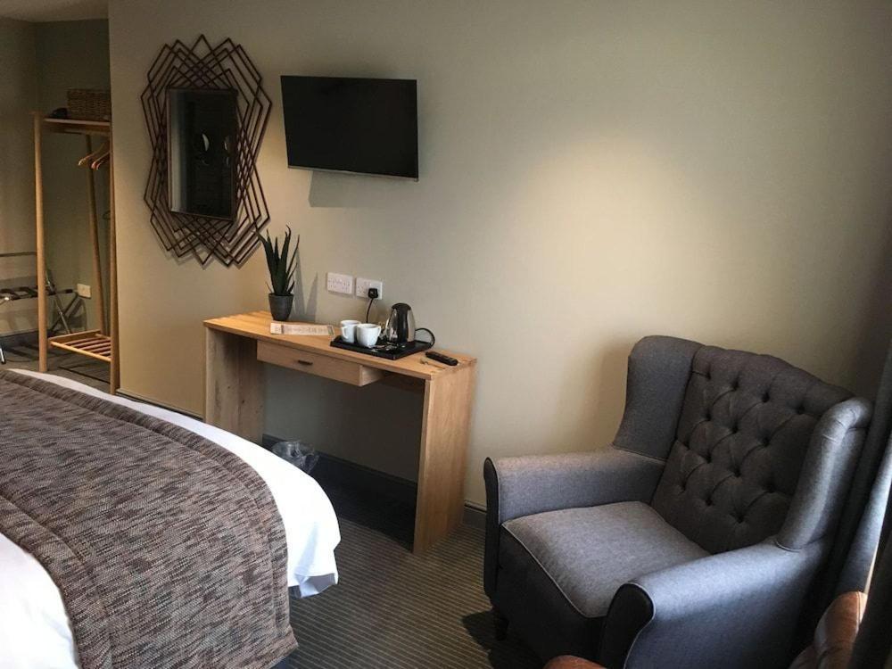 The New Hobbit Hotel Rooms Halifax Exterior photo