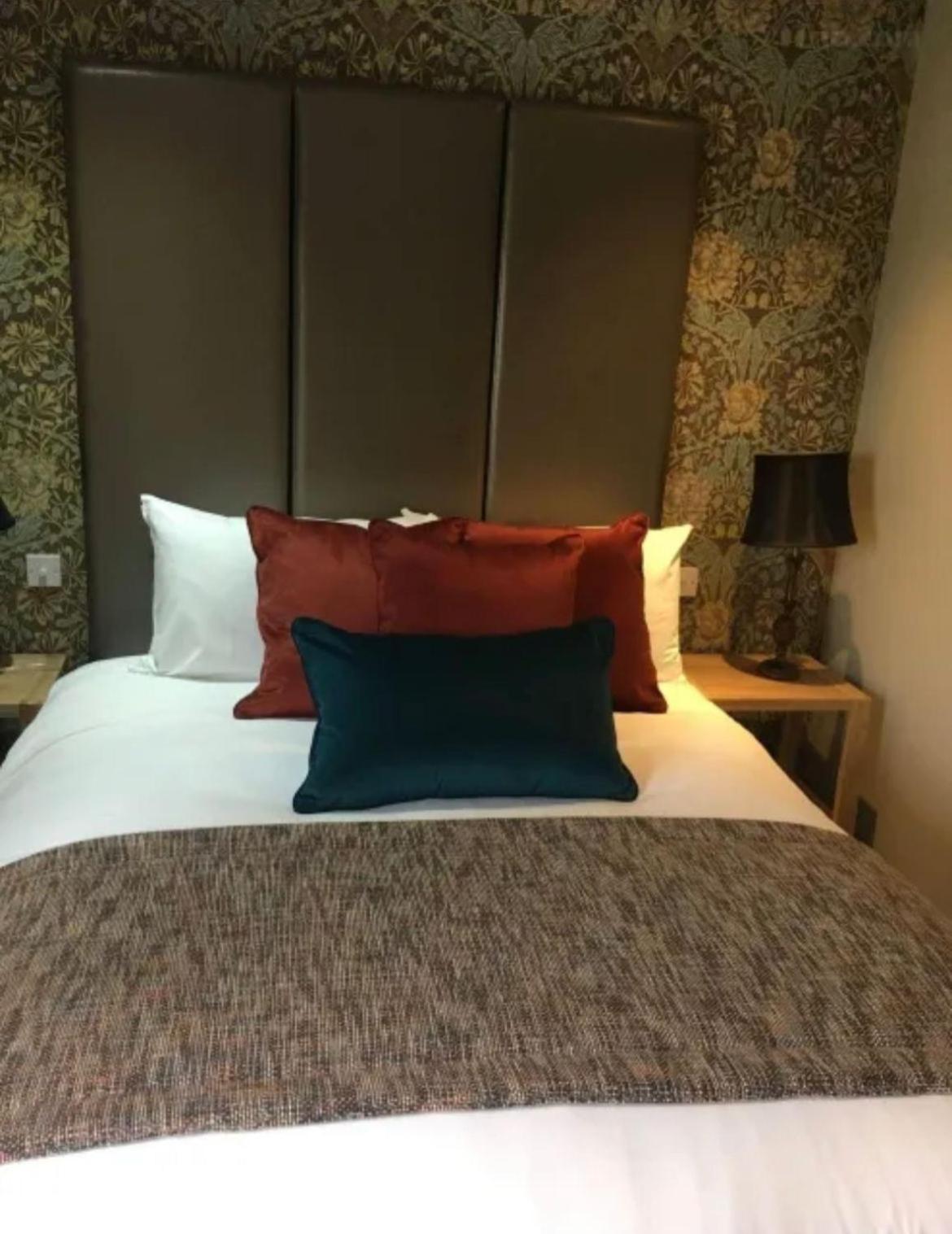 The New Hobbit Hotel Rooms Halifax Exterior photo